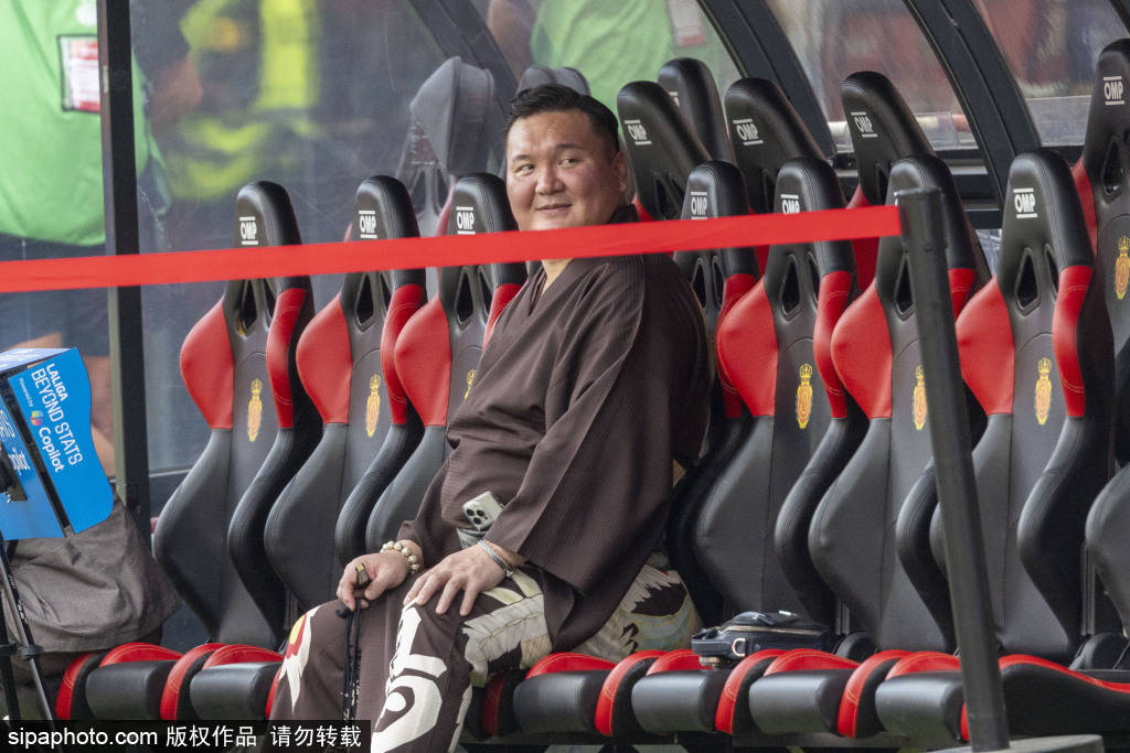 巴萨遭遇平局,皇马强势领跑西甲积分榜
